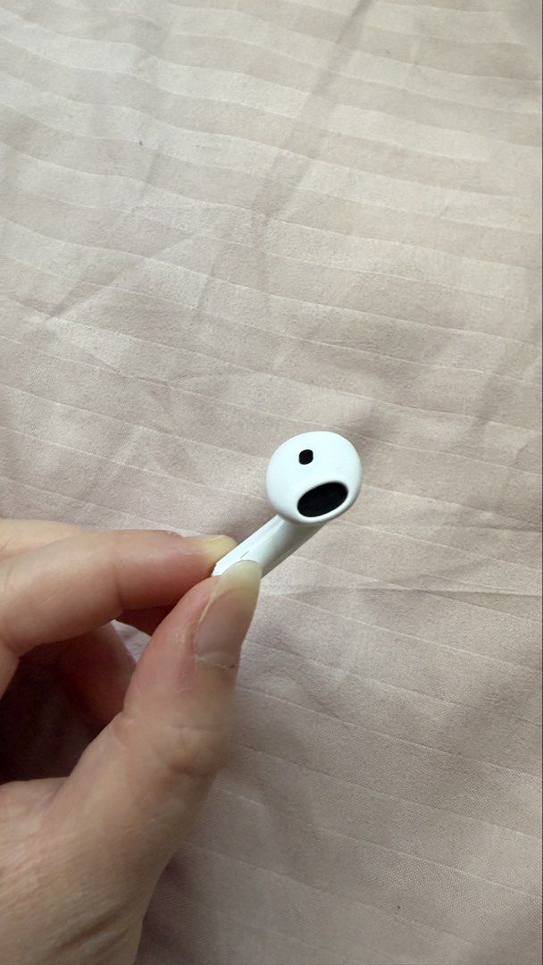 Airpods 4 ANC Left Pod Only (Category: Earphones) located in Manila. Submitted by elliepixiee (Listing ID 1442539196, Image 1). Description: 100% LEGIT! Money back guaranteed if proven fake. Bought in USA.