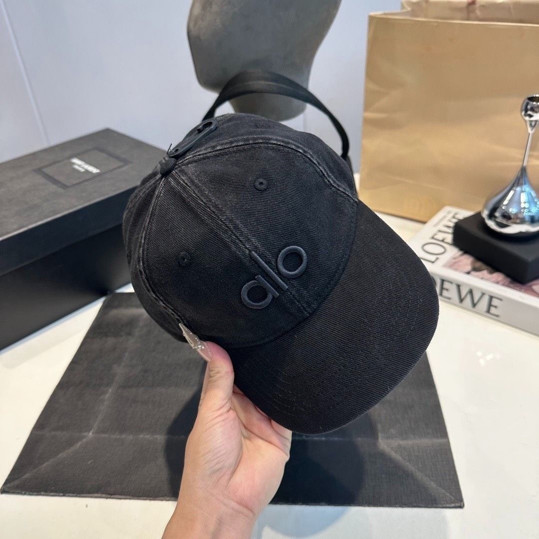 Alo New Baseball Cap (Category: Caps & Hats) located in Singapore. Submitted by asingaporecity (Listing ID 1442423869, Image 3). Description: .