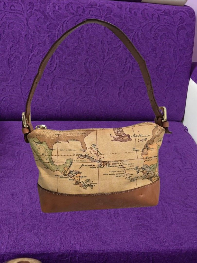 Alviero Martini 1ᴬ Classe (Category: Shoulder Bags) located in Alabel. Submitted by theleopard25 (Listing ID 1442417789, Image 2). Description: GUARANTEED AUTHENTIC, SMALL SIZE AND CAN FIT UR PHONE ✓Design Profile: Signature parchment-style ancient map illustration with light-brown cowhide accents. ✓Material: Coated canvas fabrication with genuine leather paneling and single shoulder strap..