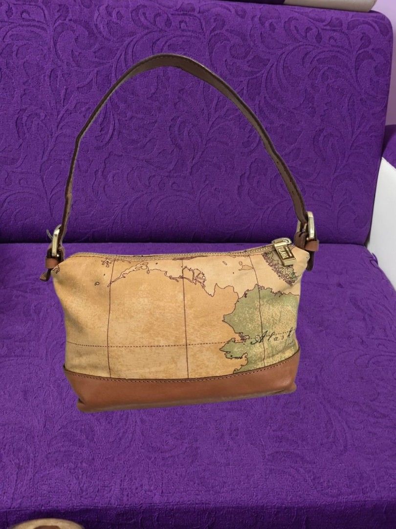 Alviero Martini 1ᴬ Classe (Category: Shoulder Bags) located in Alabel. Submitted by theleopard25 (Listing ID 1442417789, Image 3). Description: GUARANTEED AUTHENTIC, SMALL SIZE AND CAN FIT UR PHONE ✓Design Profile: Signature parchment-style ancient map illustration with light-brown cowhide accents. ✓Material: Coated canvas fabrication with genuine leather paneling and single shoulder strap..