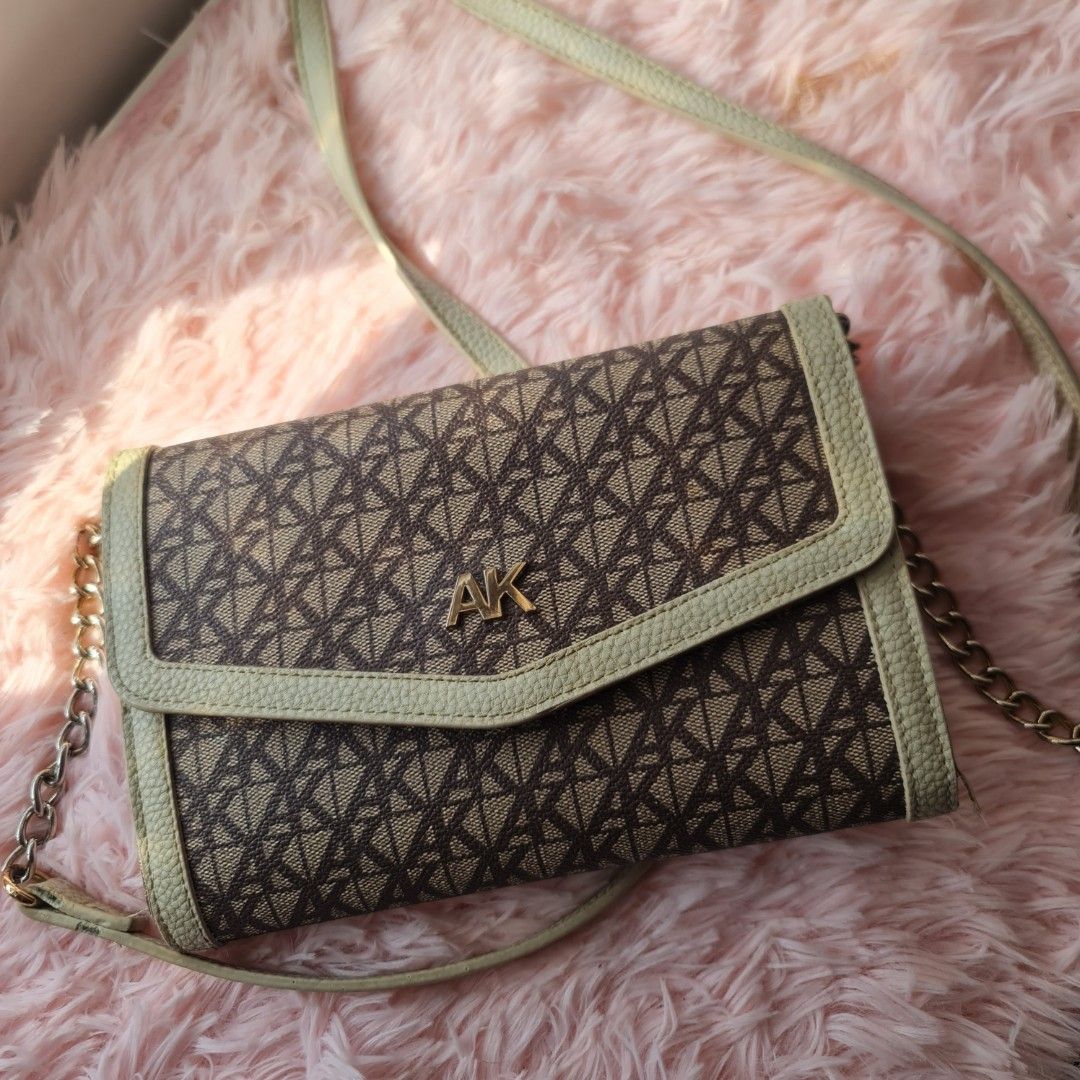 Anne Klein Bag (Category: Luxury Bags & Wallets) located in Plaridel. Submitted by ayuuubbi (Listing ID 1442370921, Image 1). Description: - Light beige trim and strap - Elegant gold chain detail - Spacious interior for cards and essentials - Versatile for nights out or everyday use Authentic from US 🇺🇸 .