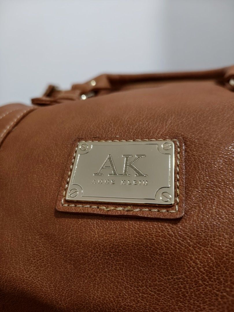Anne Klein Brown Leather Shoulder Bag with Strap (Category: Shoulder Bags) located in Manila. Submitted by bmsthrift (Listing ID 1442451595, Image 2). Description: - Brand: Anne Klein - Material: Brown Leather - Features: Top handles, detachable shoulder strap - Detail: Front metal plate with AK logo - Interior: Spacious, great for everyday essentials - Style: Versatile for daily use.