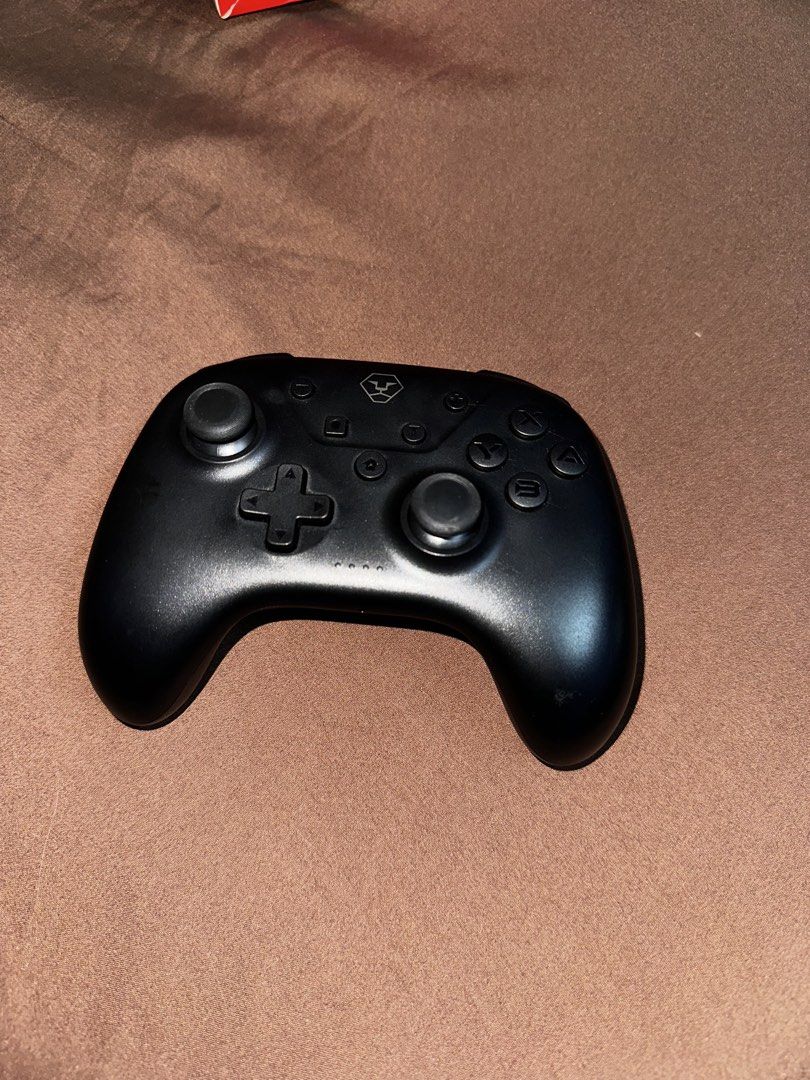 AOLION Pro Wireless Hall Effect Controller (PC/Switch/Android) (Category: Controllers) located in Bangi. Submitted by sfqzy (Listing ID 1442525786, Image 1). Description: Selling Aolion Pro Wireless Controller. Condition: 8/10 Rarely used as I have other controllers and this one has been kept most of the time. Features: ✅ Hall Effect analog sticks (anti stick drift) ✅ Bluetooth / 2.4G wireless / USB connection ✅ Compatible with PC, Nintendo Switc