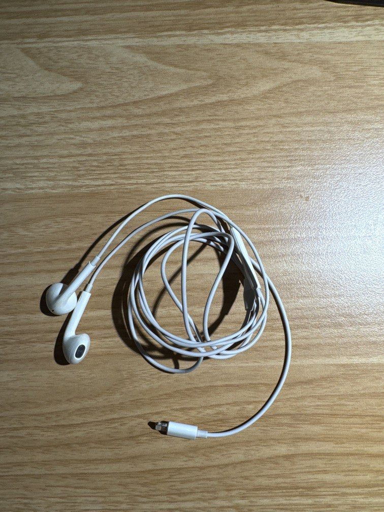 Apple Earpiece Lightning475976326804951040