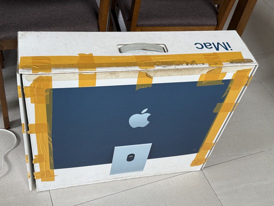 Apple iMac M1 2021 with UPS (Category: Desktops) located in Paranaque City. Submitted by ownbynikki (Listing ID 1442450724, Image 2). Description: - 24-inch iMac M1 (2021) - 8GB RAM - 512GB Storage - 4 Thunderbolt slots - with touch id in keyboard - Includes AWD UPS for power backup - All items in good working order - Keyboard - Mouse - Original box available Rfs: upgraded to macbook pro m5 para pde mgamit khit saan Issue: May linya lang sa monit