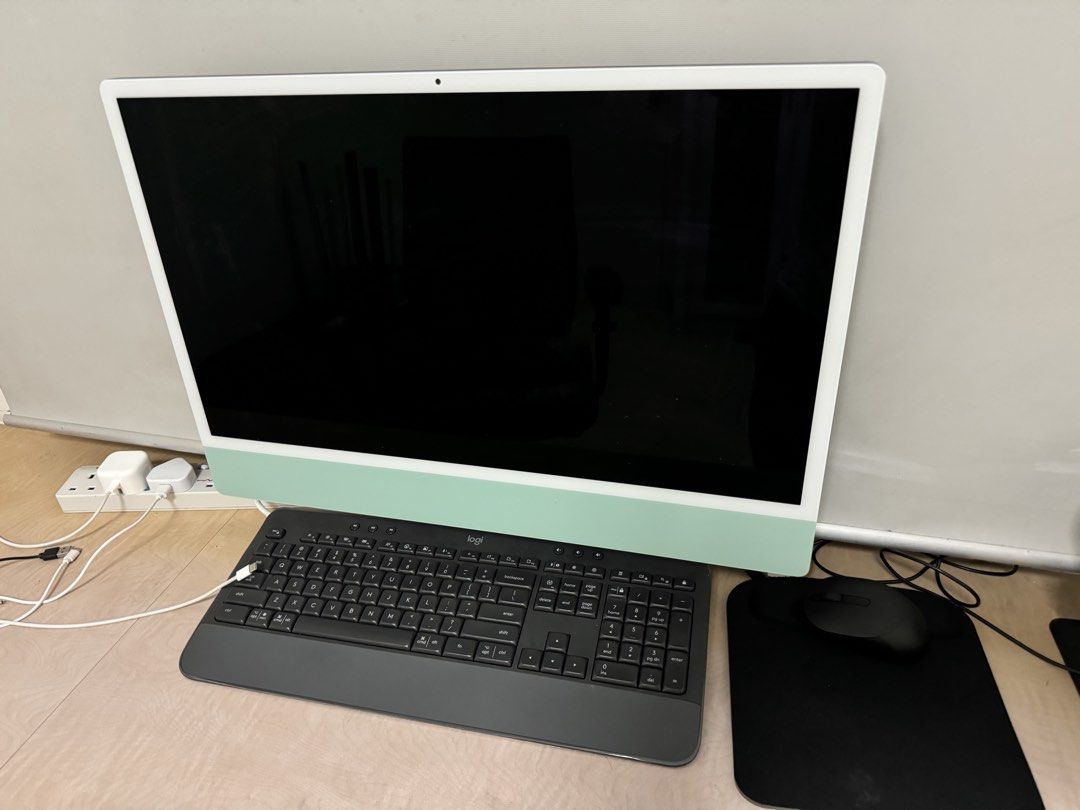 Apple iMac 24-inch M3 Chip (Mint Green)
