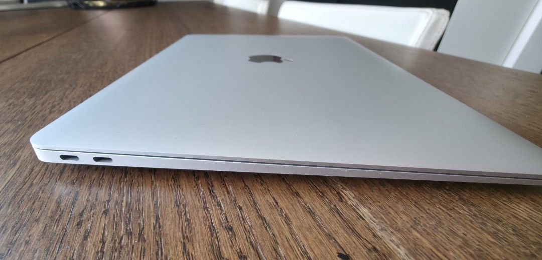 Apple MacBook Air M1475517263891015685