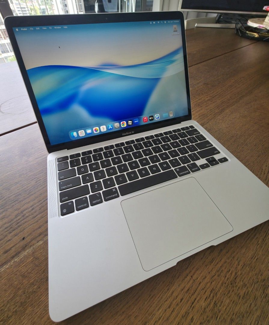Apple MacBook Air M1475517263891015682