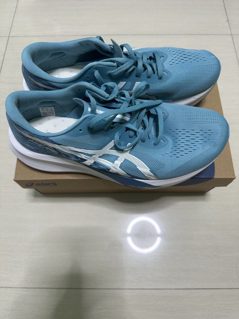 ASICS Magic Speed 4 Wide Running Shoes Stillwater/White 28.0cm (Category: Sneakers) located in Singapore. Submitted by bent5 (Listing ID 1442469279, Image 3). Description: - ASICS Magic Speed 4 running shoes - Size: 28.0cm (EU 44, US 10) - Color: Stillwater/White - Fit: Wide version - Condition: 9.5/10 (>5km mileage) - Great for tempo runs, intervals, and fast sprints - Includes: Original box.