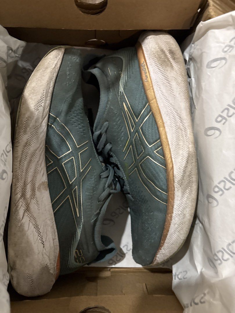ASICS Gel Nimbus 25 Running Shoes (Category: Sneakers) located in Singapore. Submitted by ahmamalee (Listing ID 1442456879, Image 1). Description: - ASICS Gel Nimbus 25 Running Shoes - Size woman : US 8 (EUR 39.5) - Color: Teal with Gold Accents - Condition: Used, with signs of wear on soles and uppers - Includes: Box not original for this shoe - Ideal for your next run!.