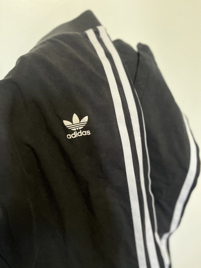 SALE Authentic Adidas Essentials Leggings (S-M) (Category: Activewear) located in Quezon City. Submitted by _justkeepshopping_ (Listing ID 1442422684, Image 3). Description: STRETCHY TIGHTS WITH CLASSIC SPORT STYLE. Everyday versatility meets classic styling. These adidas leggings feature a signature sporty look with 3-Stripes and an adidas Badge of Sport on the hip. Stretchy and comfortable, these tights are made with soft cotton. Bought for 2k 