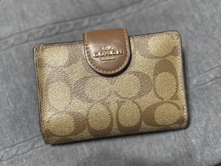 (Category: ) located in . Submitted by shopwithali (Listing ID 1442407886, Image 1). Description: .