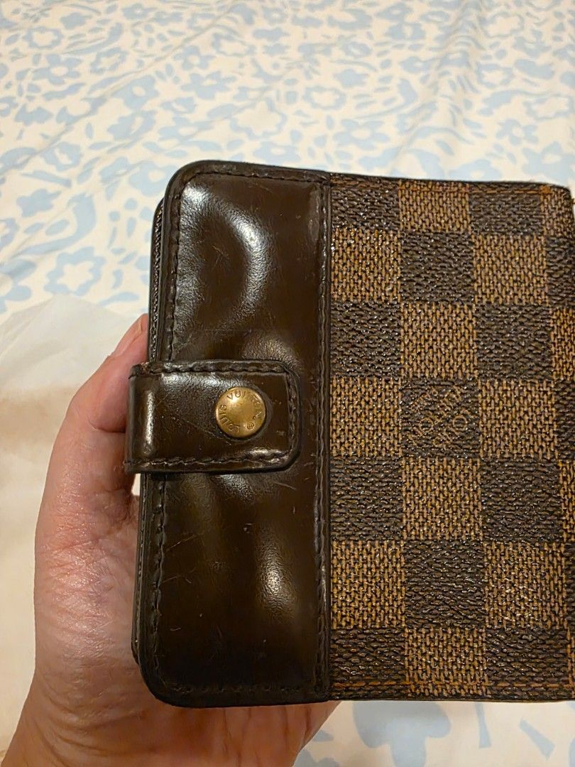 Authentic Louis Vuitton Damier Ebene Canvas Wallet (Category: Luxury Bags & Wallets) located in Taytay. Submitted by brightdog.huskies (Listing ID 1442474997, Image 2). Description: - Authentic Louis Vuitton wallet in Damier Ebene canvas. - Features a secure snap button closure. - Includes a convenient zipped coin compartment. - Interior boasts multiple card slots and bill compartments for organization. - Shows minor signs of wear on leather trim