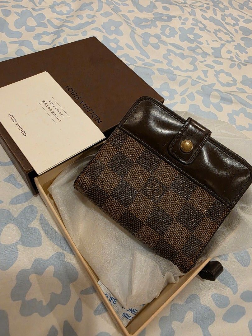 Authentic Louis Vuitton Damier Ebene Canvas Wallet (Category: Luxury Bags & Wallets) located in Taytay. Submitted by brightdog.huskies (Listing ID 1442474997, Image 1). Description: - Authentic Louis Vuitton wallet in Damier Ebene canvas. - Features a secure snap button closure. - Includes a convenient zipped coin compartment. - Interior boasts multiple card slots and bill compartments for organization. - Shows minor signs of wear on leather trim