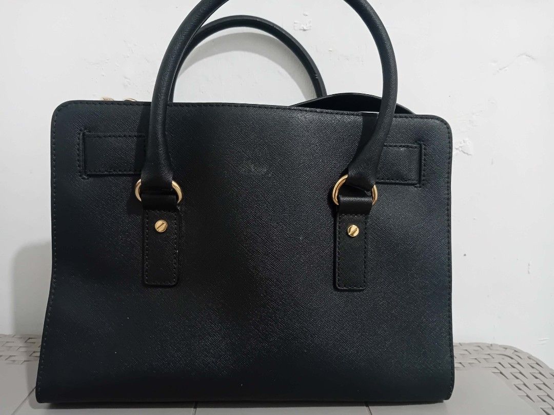 Authentic Michael Kors Hamilton Bag (Category: Luxury Bags & Wallets) located in Lipa City. Submitted by angelita.donut (Listing ID 1442534720, Image 2). Description: Reason for selling: never really used, just kept in the corner of my room collecting dust. I want it to go to someone who can actually put it to good use. Issue/s: • Dusty from storage • Minor discoloration/tarnishing on some gold hardware (chain links and lock area) • White powder 
