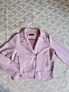 (Category: ) located in . Submitted by shopwithkayeee (Listing ID 1442400632, Image 1). Description: .