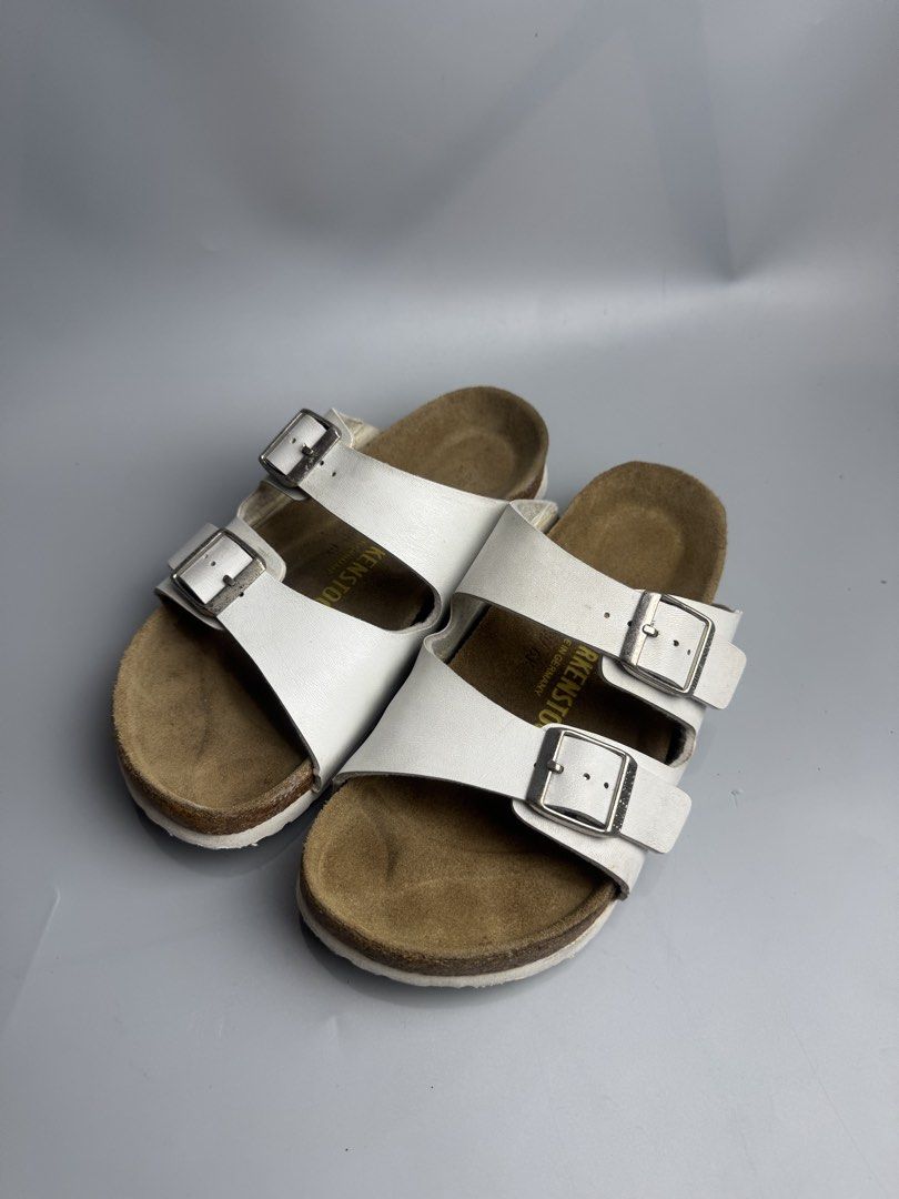 Birkenstock - Arizona White (Category: Flats & Sandals) located in San Pablo. Submitted by _daddyrey (Listing ID 1442355295, Image 2). Description: Birkenstock - Arizona White Size 36 Signs of usage Side seps (needs reglue) Authentic DM!.
