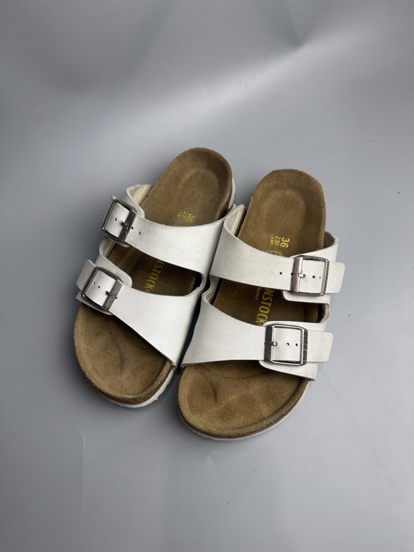 Birkenstock - Arizona White (Category: Flats & Sandals) located in San Pablo. Submitted by _daddyrey (Listing ID 1442355295, Image 1). Description: Birkenstock - Arizona White Size 36 Signs of usage Side seps (needs reglue) Authentic DM!.