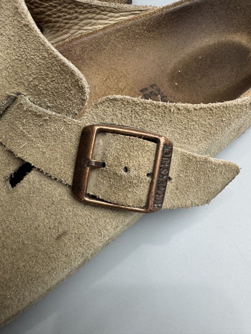 Birkenstock - Boston Cream - Clogs (Category: Flats & Sandals) located in San Pablo. Submitted by _daddyrey (Listing ID 1442355904, Image 2). Description: Birkenstock - Boston Cream - Clogs Size 39 fits 7-8mens Signs of usage Need cork seal Authentic DM!.