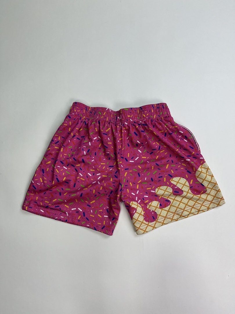 BL101 Ice Cream Shorts (Category: Shorts) located in Makati City. Submitted by ufcknwthbst (Listing ID 1442396097, Image 2). Description: L youth fit to 28 14 inch length 9.5/10 condition No issue.