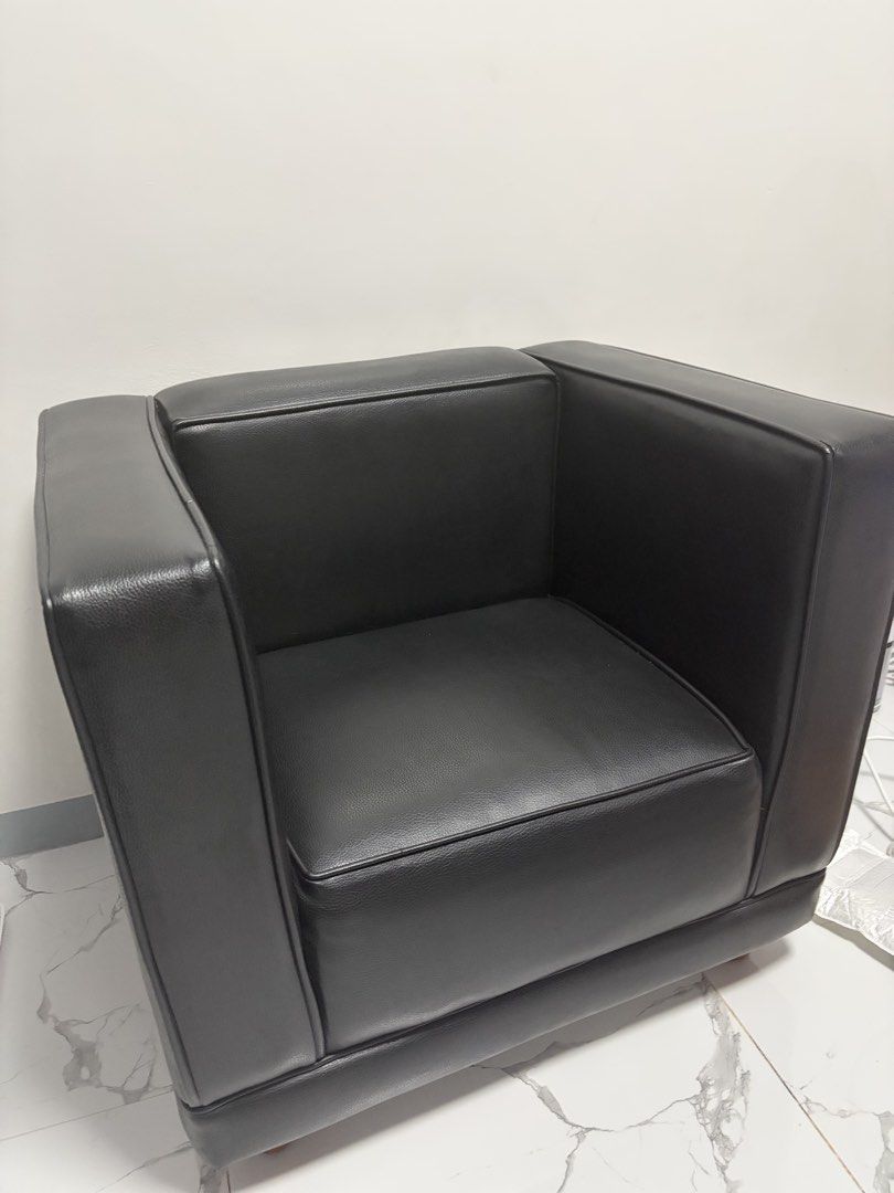 Black Leather Armchair Single Seater Sofa (Category: Chairs) located in Pasig City. Submitted by naminami27 (Listing ID 1442539601, Image 2). Description: Pick up: Sumilang, Pasig city.