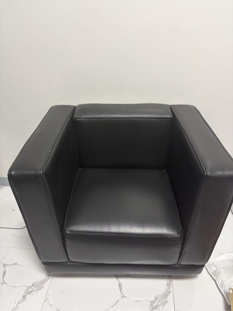 Black Leather Armchair Single Seater Sofa (Category: Chairs) located in Pasig City. Submitted by naminami27 (Listing ID 1442539601, Image 1). Description: Pick up: Sumilang, Pasig city.