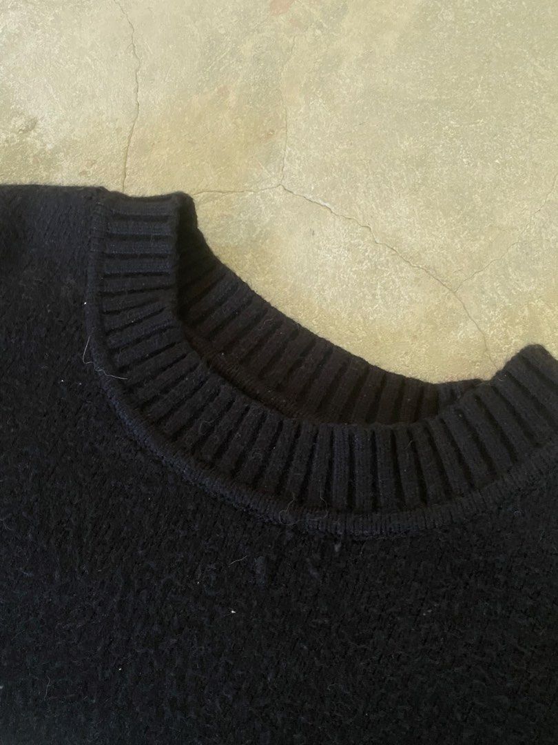 black Lee Big Twitch logo sweater (Category: Coats, Jackets and Outerwear) located in Manila. Submitted by lee.thrifts (Listing ID 1442385966, Image 3). Description: excellent condition issue: cut tags dimes (inches) best fit L to XL length 27.5 width 22.5 .
