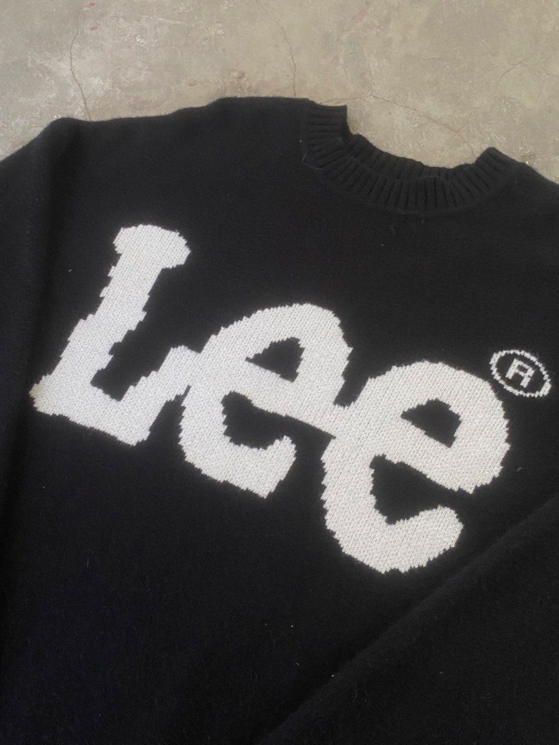 black Lee Big Twitch logo sweater (Category: Coats, Jackets and Outerwear) located in Manila. Submitted by lee.thrifts (Listing ID 1442385966, Image 2). Description: excellent condition issue: cut tags dimes (inches) best fit L to XL length 27.5 width 22.5 .