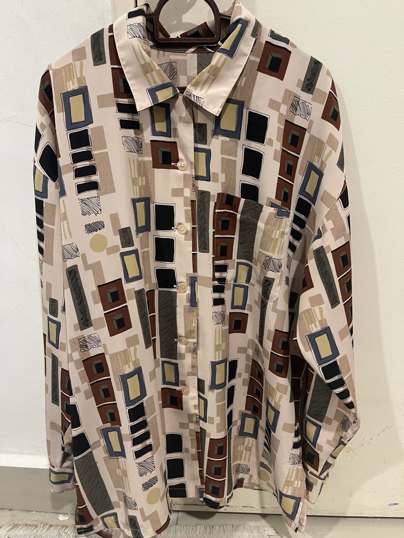 blouse polyester (Category: Blouses) located in Seri Kembangan. Submitted by eykaa5818 (Listing ID 1442405063, Image 1). Description: vintage premium polyester. can fit till L size. ada slit kiri kanan. .
