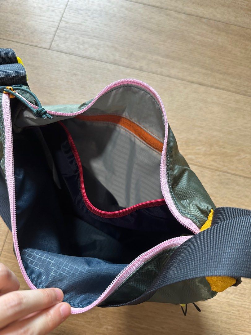 BNWT Cotopaxi Taal Convertible Tote - Del Día Green Olive (Category: Sling Bags) located in Singapore. Submitted by happysunseeds (Listing ID 1442401916, Image 3). Description: Can use as sling or backpack Retails at US$60 before shipping .