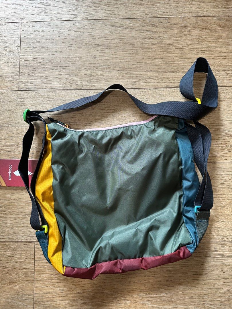 BNWT Cotopaxi Taal Convertible Tote - Del Día Green Olive (Category: Sling Bags) located in Singapore. Submitted by happysunseeds (Listing ID 1442401916, Image 2). Description: Can use as sling or backpack Retails at US$60 before shipping .