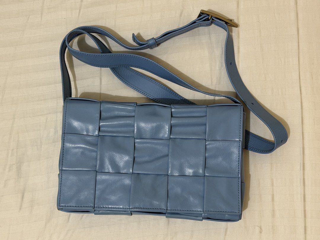 Bottega Veneta Cassette Bag (Category: Cross-body Bags) located in Tarlac. Submitted by nevilos26 (Listing ID 1442510551, Image 3). Description: Good as new Rfs: decluttering.