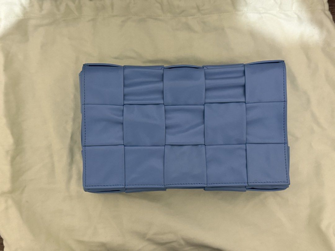 Bottega Veneta Cassette Bag (Category: Cross-body Bags) located in Tarlac. Submitted by nevilos26 (Listing ID 1442510551, Image 1). Description: Good as new Rfs: decluttering.