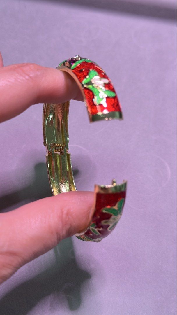 Braclet (Category: Bracelets) located in Singapore. Submitted by pigfly82 (Listing ID 1442507097, Image 3). Description: Can fit up to 18cm .