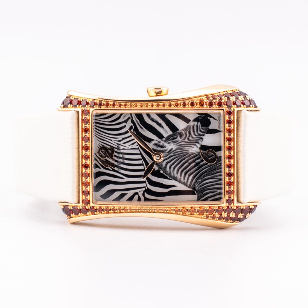 Brand New 2026 Patek Philippe Gondolo Ref. 4962/200R Zebra Motif (Category: Watches) located in Singapore. Submitted by singapurawatches (Listing ID 1442536118, Image 1). Description: Join our channel to have access to the latests stocks update: @singapurawatches Patek Philippe Gondolo Zebra Motif Ref. 4962/200R in rose gold Quartz movement Year 2026 Diameter: 28.6mm Original box: yes Original papers: yes 📍14 Scotts Road, Far East Plaza # 02-114