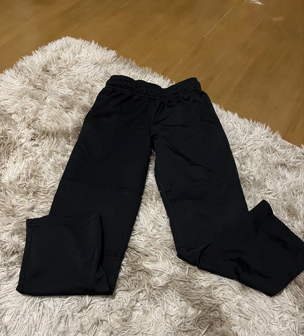 Cat & Jack Black Jogger Pants Size M (8/10) (Category: Babies & Kids Fashion) located in Pasig City. Submitted by samotsari (Listing ID 1442509212, Image 1). Description: - Brand: Cat & Jack - Color: Black - Style: Jogger Pants - Size: Medium (fits kids 8-10) - Features: Elastic waistband for comfort - Origin: Made in Guatemala - Ideal for: Everyday wear, sports, playtime.