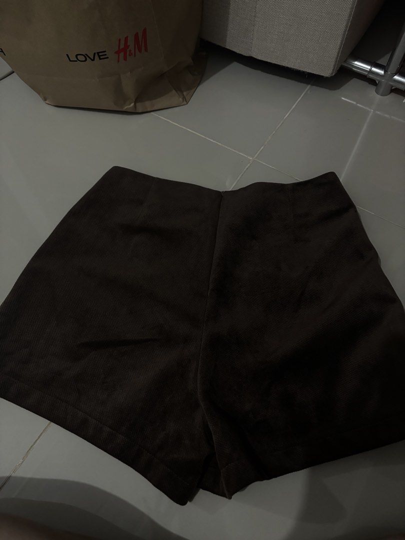 Choco brown skort 28 (Category: Shorts) located in San Jose del Monte. Submitted by rtemsii (Listing ID 1442418121, Image 3). Description: Soze 28 makapal tela.