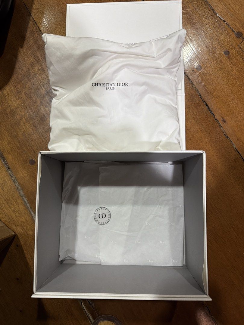 Christian Dior Gift Box (Category: Luxury Accessories) located in Manila. Submitted by ericajusti87611 (Listing ID 1442499588, Image 3). Description: - Genuine Christian Dior Paris gift box - Includes pillow and original inner packaging - this was included when I was gifted a Dior perfume - Ideal for storing small accessories - Perfect for gift presentation - I am also selling the original paper bag that came with it.