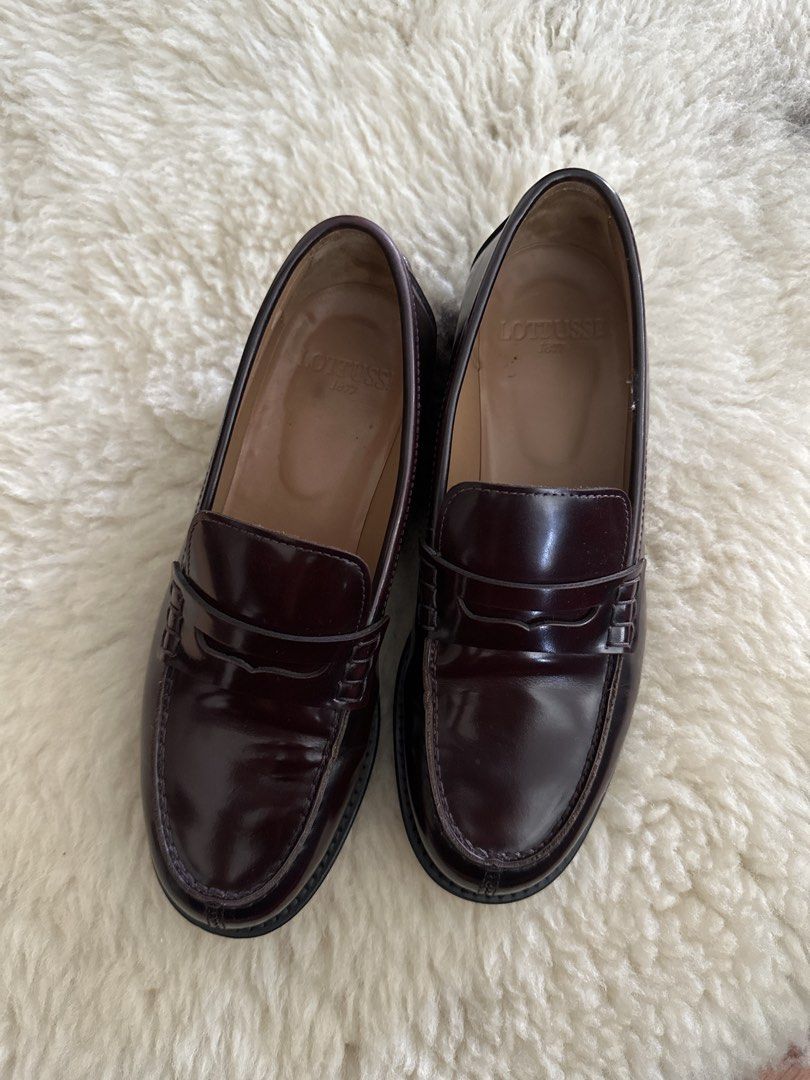 Classic Burgundy Leather Loafers (Category: Loafers) located in Paranaque City. Submitted by v_ray (Listing ID 1442419889, Image 2). Description: - Classic burgundy leather loafers - Timeless style, perfect for dressing up or down - Interior shows some signs of wear but is clean - Soles are in good shape - Ready for a new owner.