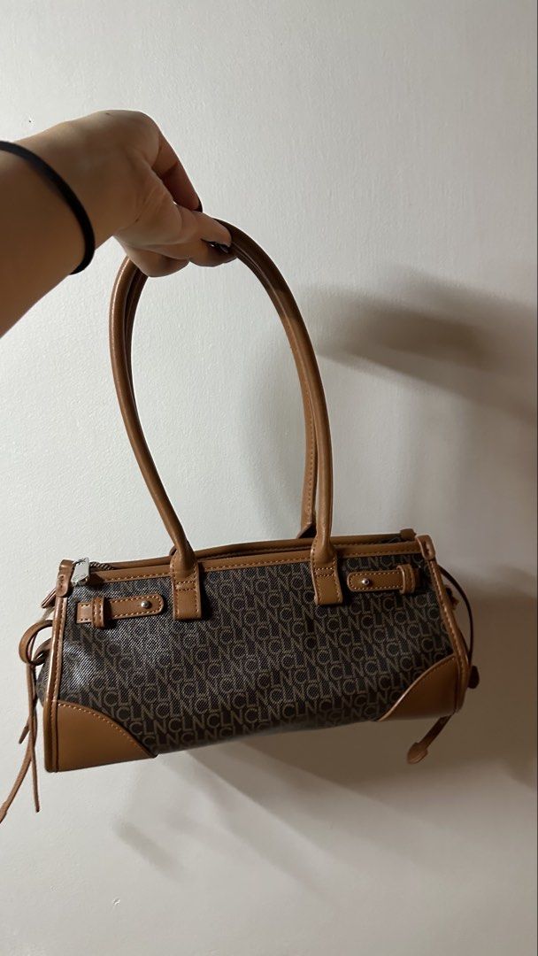 CLN Shaniah Shoulder Bag (Category: Shoulder Bags) located in Manila. Submitted by aiaaaah (Listing ID 1442415928, Image 3). Description: Original CLN Shaniah Shoulder bag Like brand new no flaws .