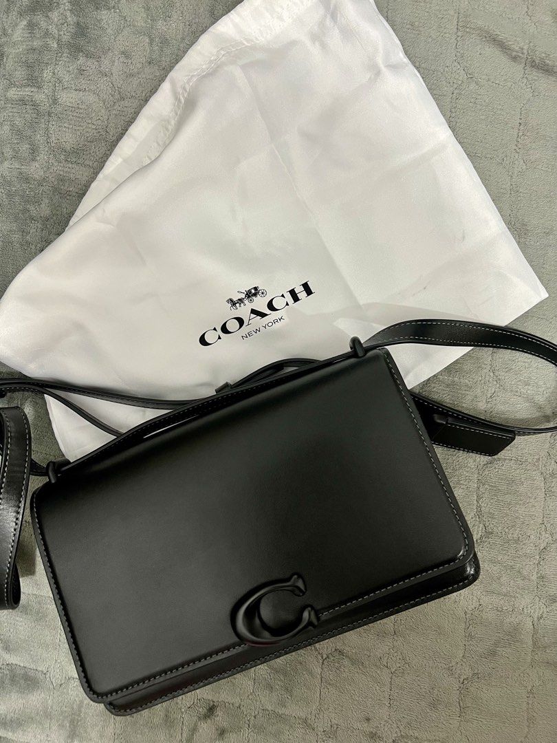 Coach Bandit Shoulder Bag (Category: Luxury Bags & Wallets) located in Las Pinas. Submitted by djcarla14 (Listing ID 1442462873, Image 2). Description: - Coach Bandit shoulder bag - Color: Black leather - Used twice - Bought 50k at Coach Powerplant - Comes with original dust bag - Multiple interior compartments for organization - Clean inside and out - Free lifetime cleaning at all Coach stores .
