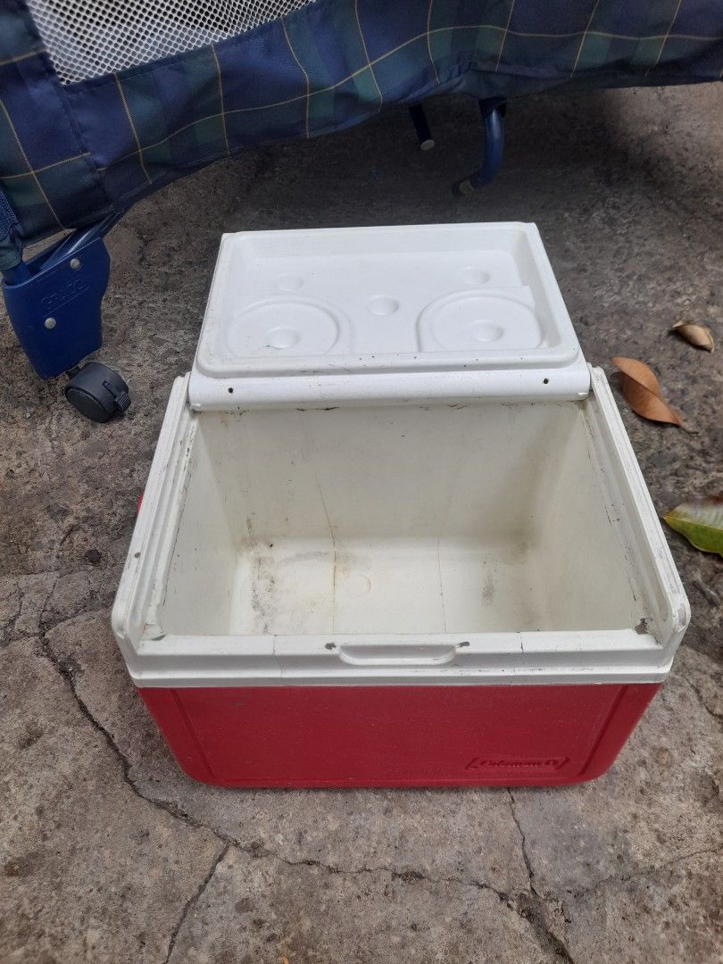 Coleman Red and White Cooler Box (Category: Food Organization & Storage) located in Valenzuela. Submitted by newbear.425b6e (Listing ID 1442417291, Image 2). Description: - Classic Coleman cooler in red and white. - Features a hinged lid for easy access. - Ample interior space for drinks and snacks. - Ideal for picnics, camping, and beach outings. - Ready for your next outdoor adventure! -surplus japan .