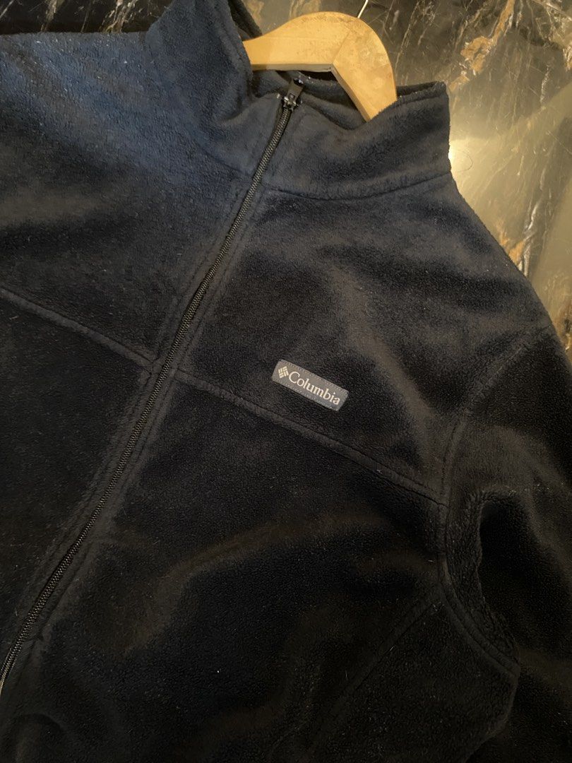 Columbia Fleece Jacket (Category: Coats, Jackets and Outerwear) located in Abucay. Submitted by ukaystream (Listing ID 1442436539, Image 2). Description: NEGOTIABLE Size: XL Width: 26 Length: 28 Direct Personal Message for Offers Just Swipe for Other Details Washed and Ready to Wear We Can Ship Nation Wide‼️ .