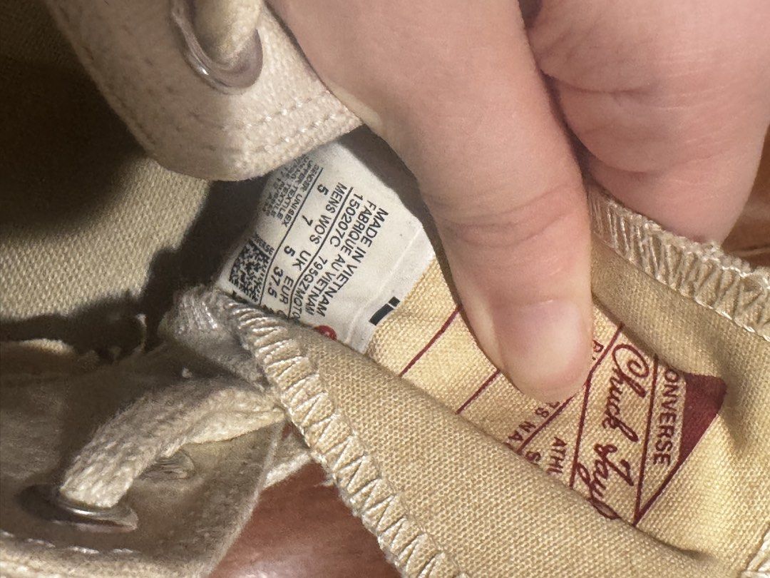 Comme des Garçons x Converse White Sneakers (Category: Sneakers) located in Quezon City. Submitted by 0913cartz (Listing ID 1442468937, Image 2). Description: .