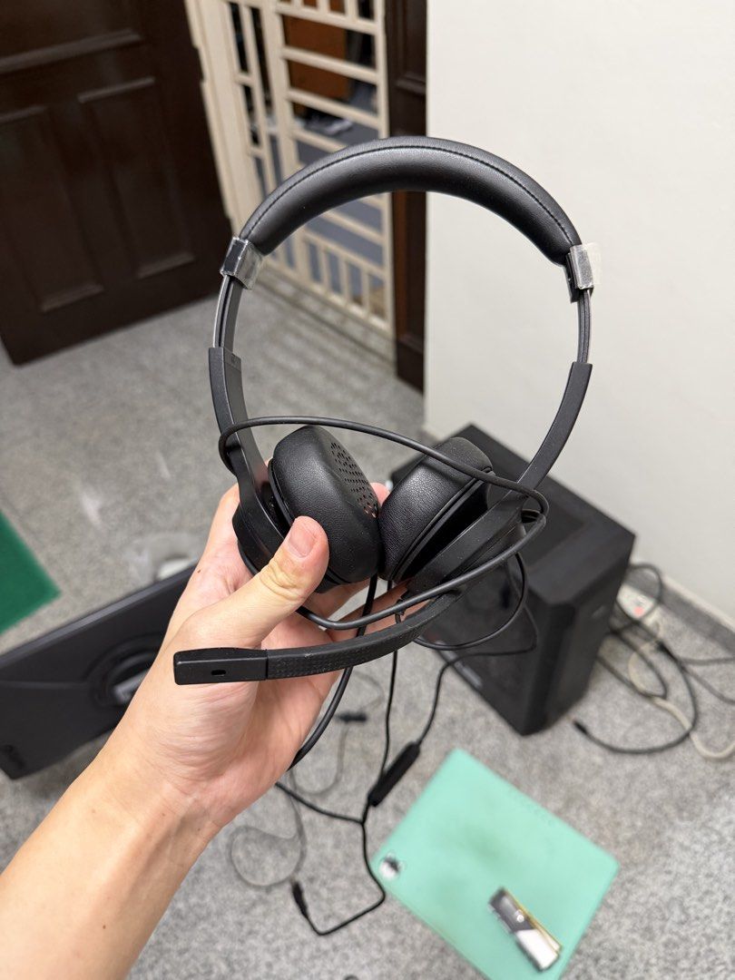 Computer headset (Category: Headphones & Headsets) located in Singapore. Submitted by max88shawn (Listing ID 1442532523, Image 1). Description: For basic use. Tested and in working condition. ===check out my profile for more gaming product=== .