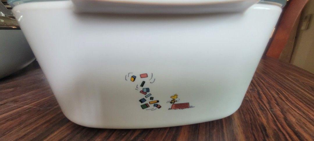 CorningWare Peanuts Serving Dish with Glass Lid475463804771389443