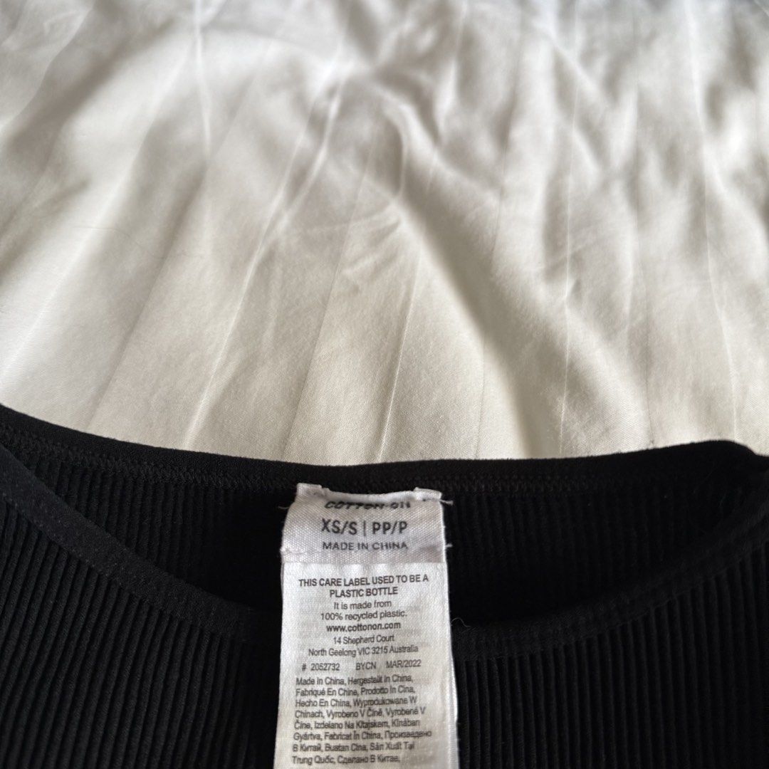 Cotton On Black Ribbed Racerback Crop Top (Category: Sleeveless) located in Pasig City. Submitted by liu03 (Listing ID 1442437601, Image 2). Description: mop: gcash mod: lalamove / j&t.