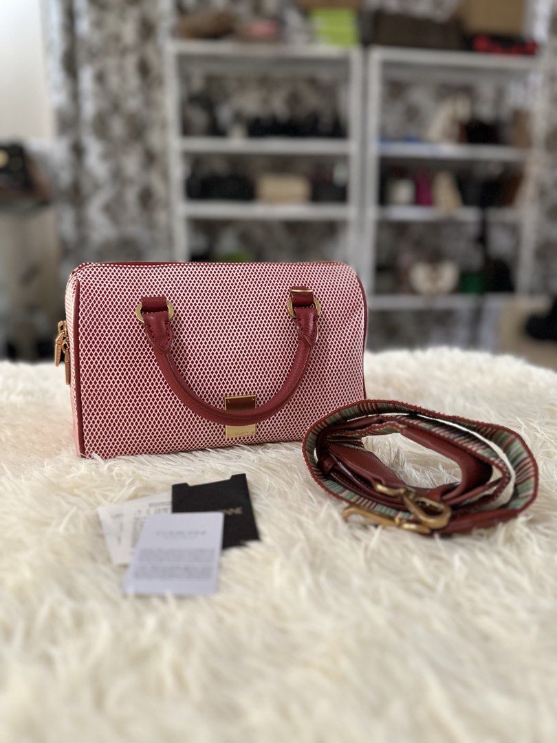 COURONNE Doctor’s bag 2-way (Category: Luxury Bags & Wallets) located in Quezon City. Submitted by riavero (Listing ID 1442392953, Image 1). Description: Pwede sa maselan; ✨ 1 zipper and open pocket ✨ ykk on all zip ✨ with authenticity card ✨ leather tag coded ✨ wide strap included Signs of use: shown sa last 3 photos, too minimal.