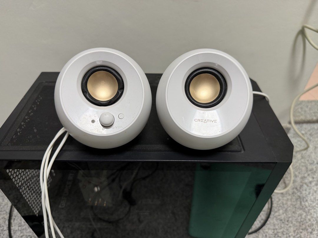 Creative pebble speaker, computer speaker