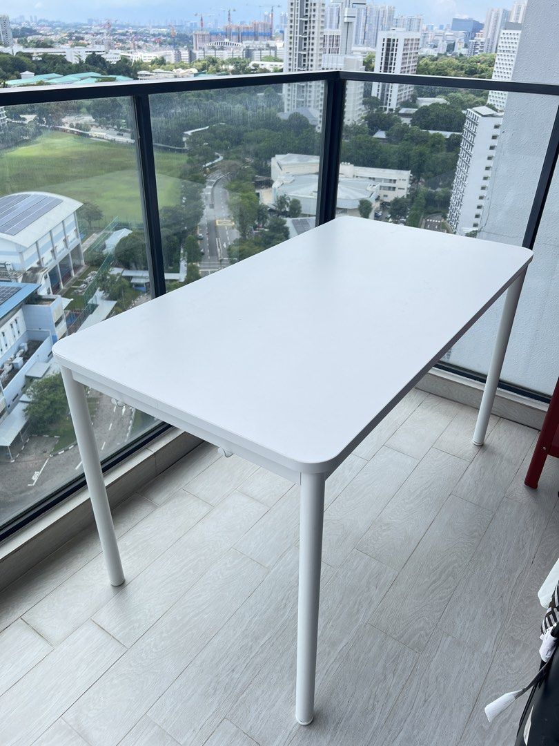 Dining Table (Category: Tables & Sets) located in Singapore. Submitted by abbyyan0521 (Listing ID 1442363581, Image 1). Description: .